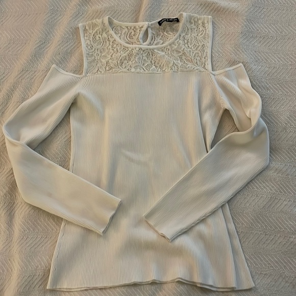 Women’s cold shoulder knit top - Picture 1 of 4